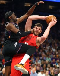 将对阵马刺！阿夫迪亚41+12开拓者险胜太阳晋级季后赛