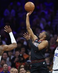 马克西31+6VJ两双贝恩34分 76人胜魔术进季后赛战绿军