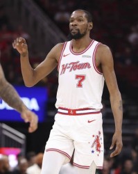 杜兰特19+9申京25+8谢泼德27分 吉昂36+10火箭胜雄鹿