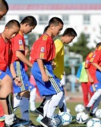 今日：点球罚丢0-1输给意甲科莫是遗憾？合练三天就想大杀四方，那皇马巴萨青训早成笑话了
