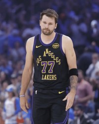 东契奇将在周五和湖人会合 里夫斯最早5月第1周复出