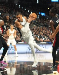 亨德森31分文班亚马伤退 开拓者逆转马刺扳平总比分